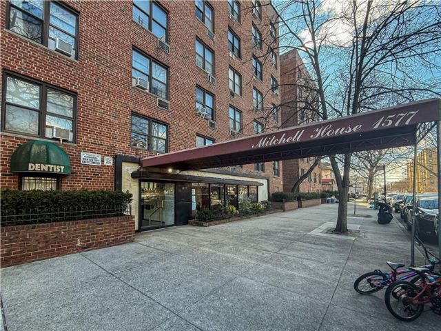  1 BR,  1.00 BTH &nbsp;Co-op style home in Midwood