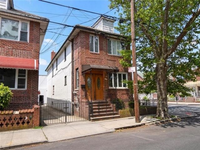 Studio,  0.00 BTH &nbsp;Multi-family style home in Bensonhurst