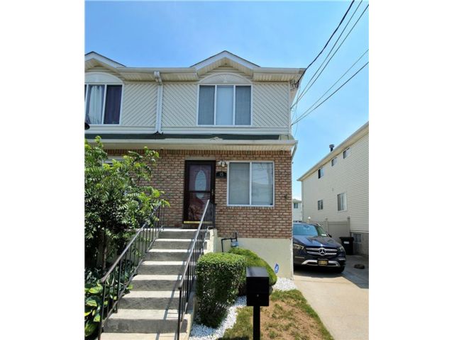  3 BR,  4.00 BTH &nbsp;Single family style home in Georgetown