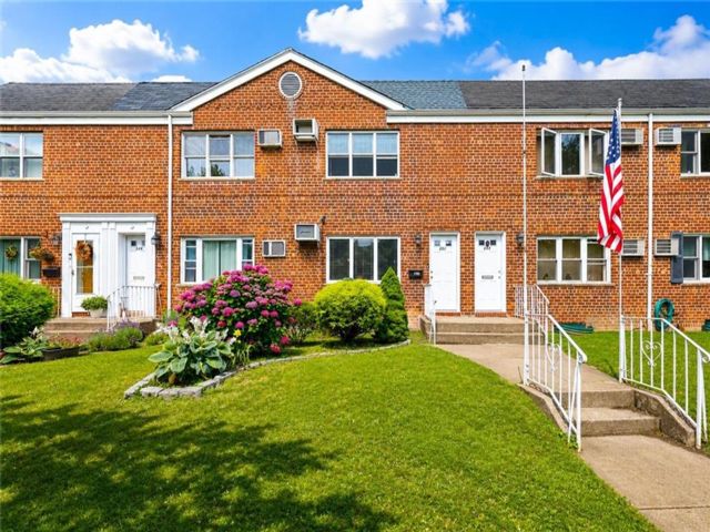  1 BR,  1.00 BTH &nbsp;Co-op style home in Bath Beach