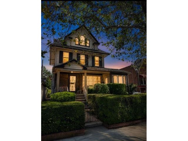 6 BR,  3.00 BTH &nbsp;Single family style home in East Flatbush