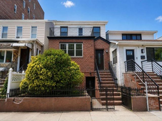  5 BR,  3.00 BTH &nbsp;Multi-family style home in Bay Ridge