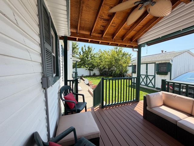  2 BR,  1.00 BTH &nbsp;Custom style home in Rockaway Beach