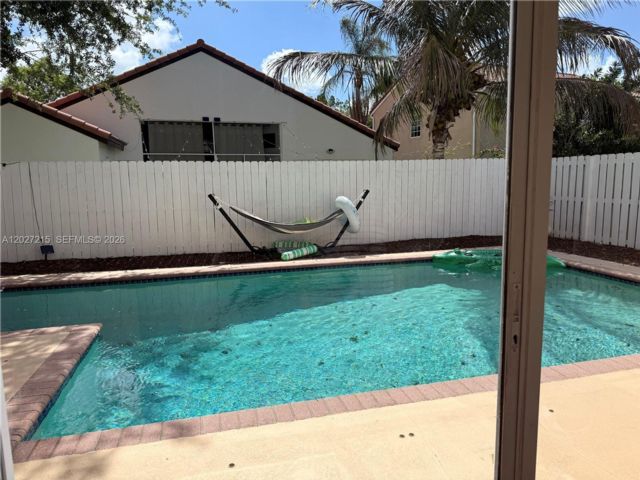  4 BR,  2.50 BTH &nbsp; style home in Weston