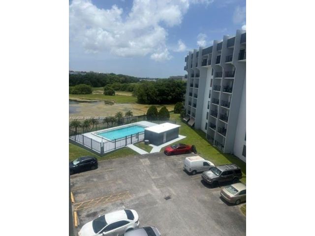 [PHOTO]