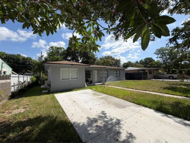  4 BR,  2.00 BTH &nbsp;Other style home in Miami