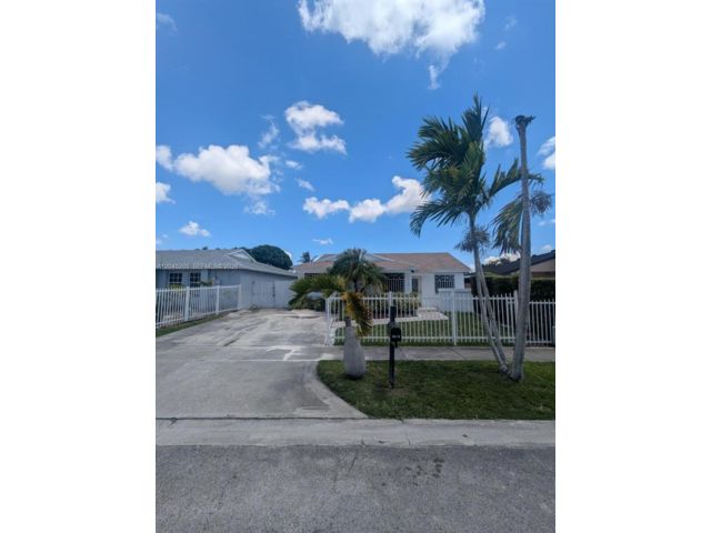  3 BR,  2.00 BTH &nbsp; style home in Miami