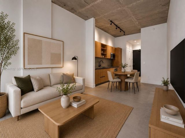  2 BR,  2.00 BTH &nbsp; style home in Miami