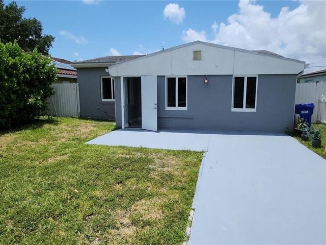  3 BR,  2.00 BTH &nbsp;Other style home in Miami