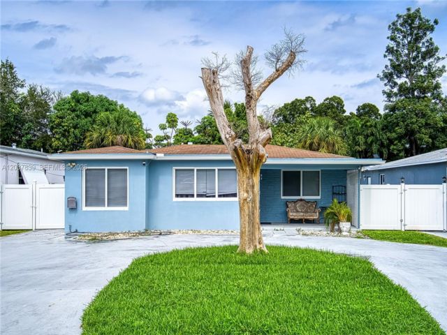  3 BR,  2.00 BTH &nbsp;Other style home in Hallandale
