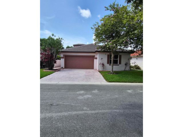  4 BR,  2.00 BTH &nbsp; style home in Plantation