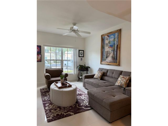  2 BR,  1.50 BTH &nbsp; style home in Weston