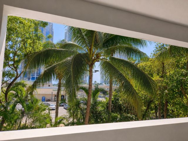 3 BR,  2.00 BTH &nbsp; style home in Sunny Isles Beach
