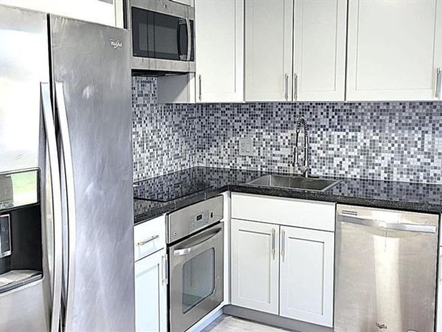  4 BR,  2.00 BTH &nbsp; style home in Hollywood