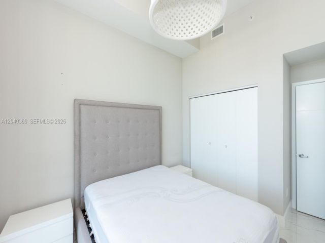 [PHOTO]