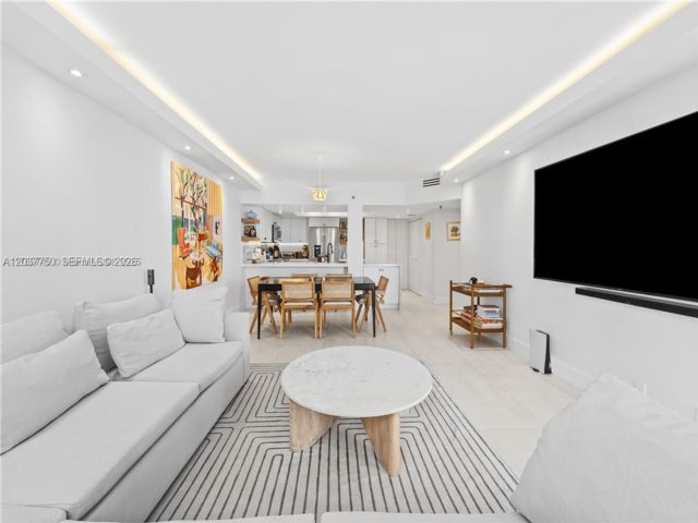  2 BR,  2.00 BTH &nbsp; style home in Miami
