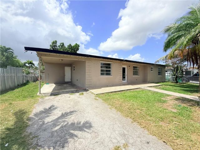  4 BR,  2.00 BTH &nbsp; style home in Homestead