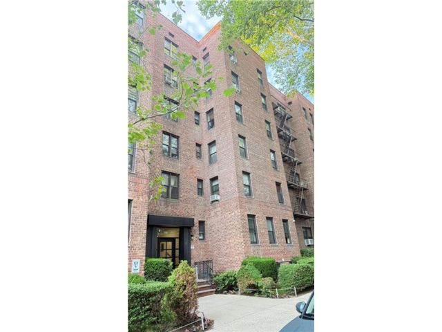  2 BR,  1.00 BTH &nbsp;Co-op style home in Sheepshead Bay