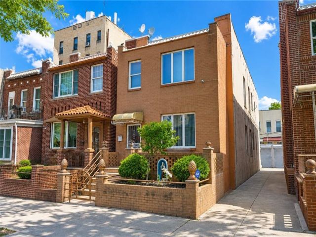 Studio,  0.00 BTH &nbsp;Multi-family style home in Bensonhurst