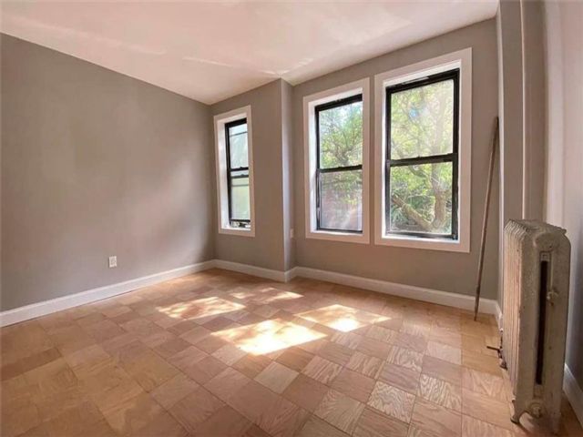  2 BR,  1.00 BTH &nbsp;Multi-family style home in Prospect Heights