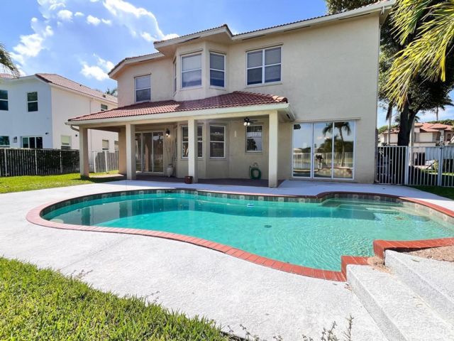  5 BR,  3.00 BTH &nbsp; style home in Wellington