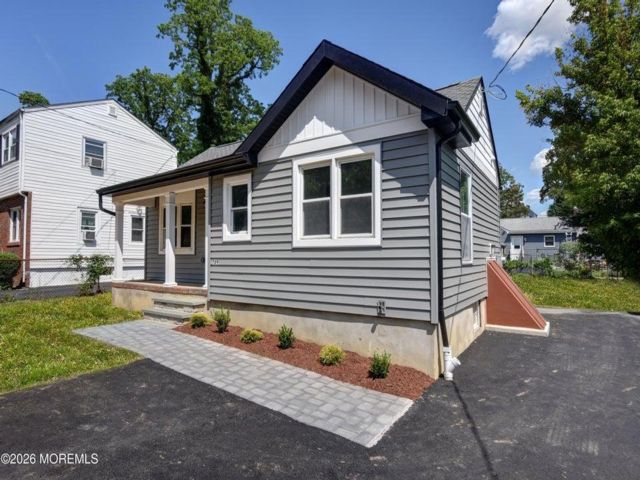  3 BR,  2.00 BTH &nbsp; style home in Keyport