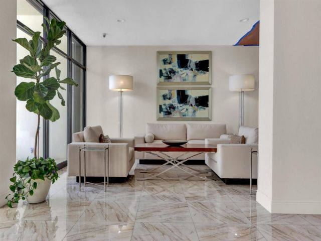 [PHOTO]