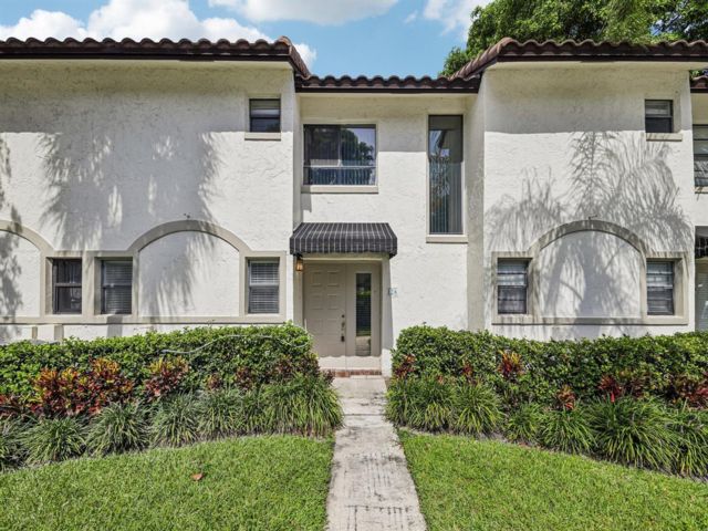  2 BR,  2.00 BTH &nbsp; style home in Boca Raton