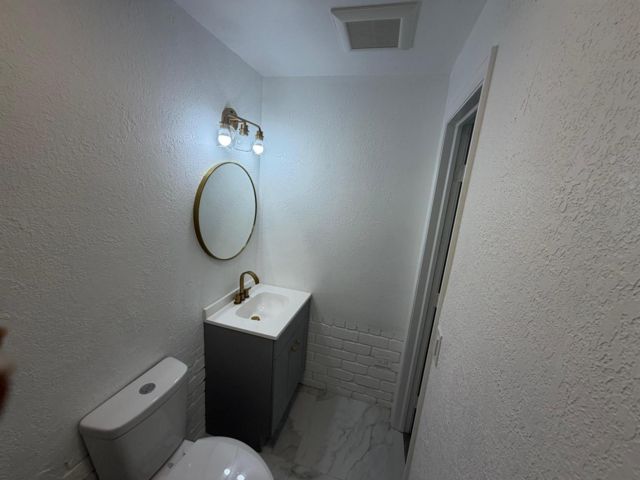 [PHOTO]