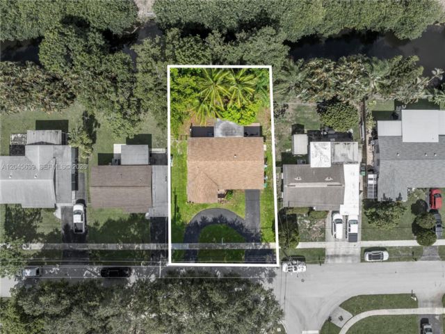  2 BR,  2.00 BTH &nbsp; style home in Cooper City