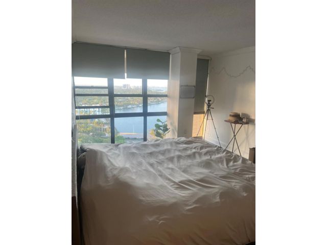 [PHOTO]