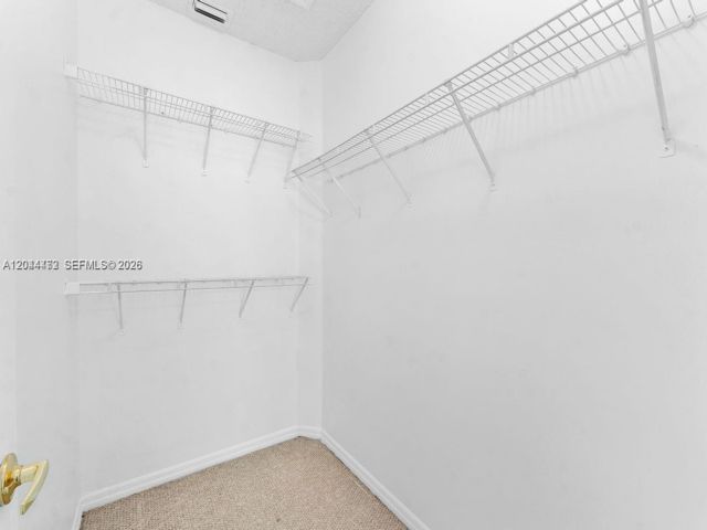 [PHOTO]