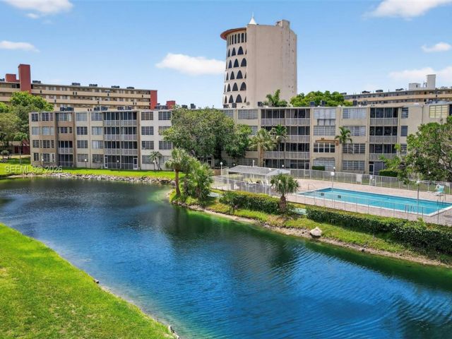 2 BR,  2.00 BTH &nbsp; style home in Miami