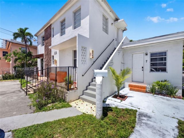  2 BR,  1.00 BTH &nbsp; style home in Miami