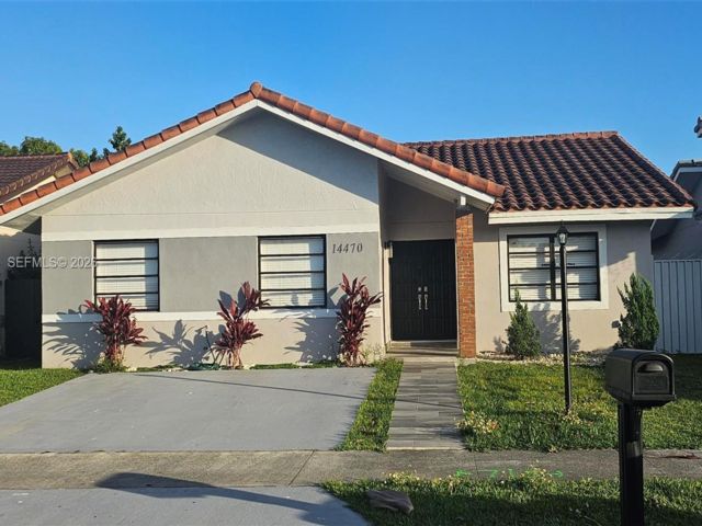  3 BR,  2.00 BTH &nbsp;Traditional style home in Miami