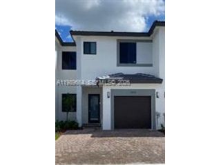  3 BR,  3.50 BTH &nbsp;Townhouse style home in Miami
