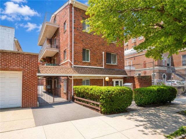  1 BR,  1.00 BTH &nbsp;Condominium style home in Bay Ridge
