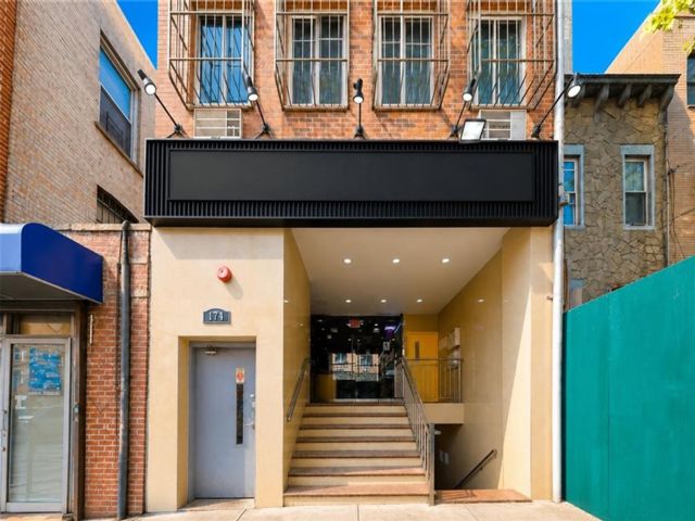  2 BR,  2.00 BTH &nbsp;Condominium style home in Sunset Park