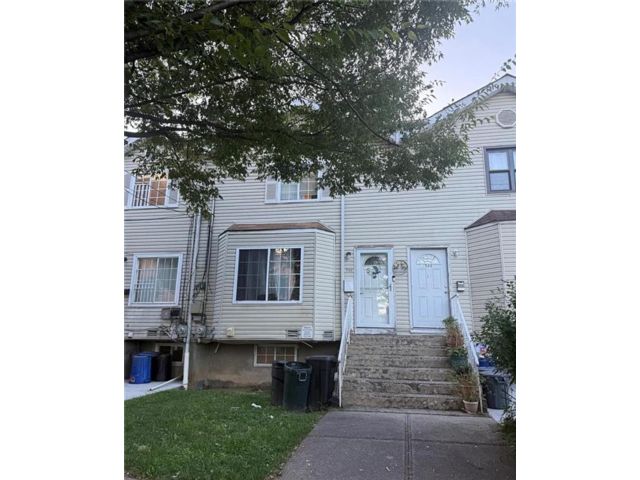  3 BR,  2.00 BTH &nbsp;Single family style home in Stapleton