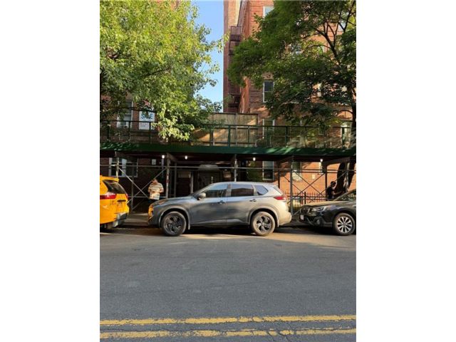  1 BR,  1.00 BTH &nbsp;Co-op style home in Midwood