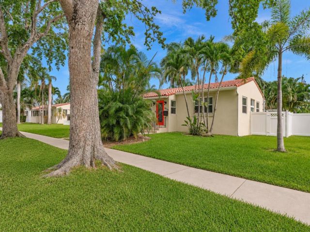  4 BR,  2.00 BTH &nbsp; style home in Hollywood