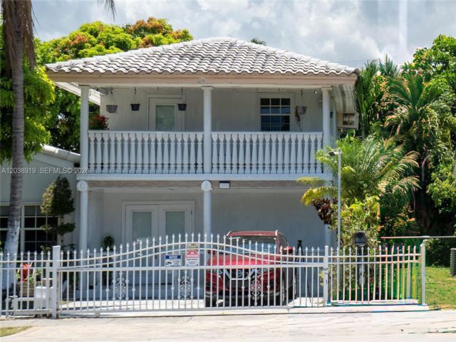  3 BR,  2.00 BTH &nbsp;Other style home in Miami