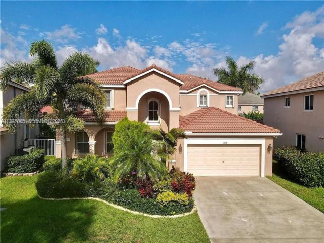  5 BR,  4.00 BTH &nbsp; style home in Weston