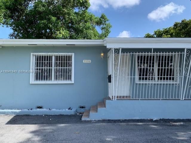  4 BR,  2.00 BTH &nbsp; style home in Miami