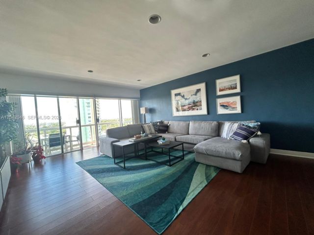  2 BR,  2.00 BTH &nbsp; style home in Miami