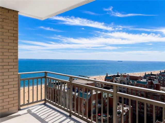  2 BR,  2.00 BTH &nbsp;Co-op style home in Brighton Beach
