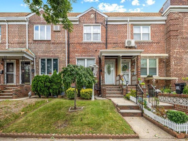  2 BR,  2.00 BTH &nbsp;Single family style home in Bath Beach