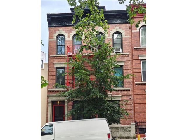 15 BR,  0.00 BTH &nbsp;Multi-family style home in Sunset Park