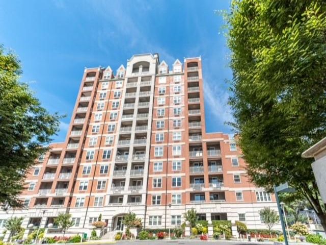  2 BR,  2.00 BTH &nbsp;Condominium style home in Brighton Beach