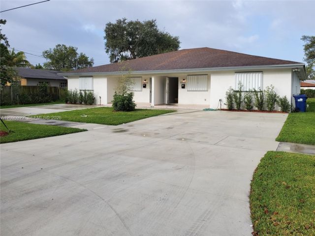  3 BR,  2.00 BTH &nbsp; style home in El Portal